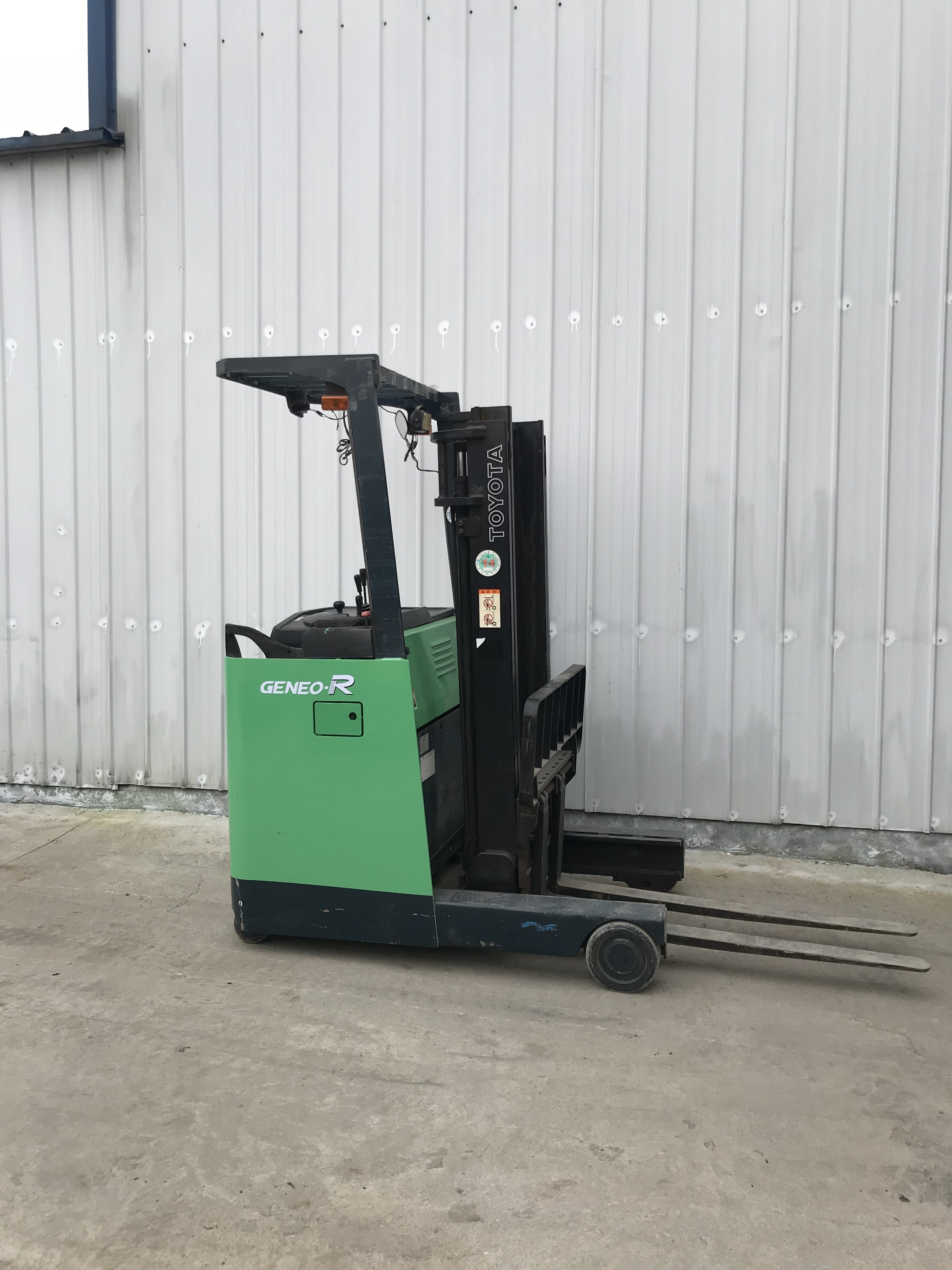 Japan Made Toyota 1.5ton Electric Reach Truck Used Stand-On Three-Stage Mast Battery-Powered 1.5ton 6m Electric Forklift