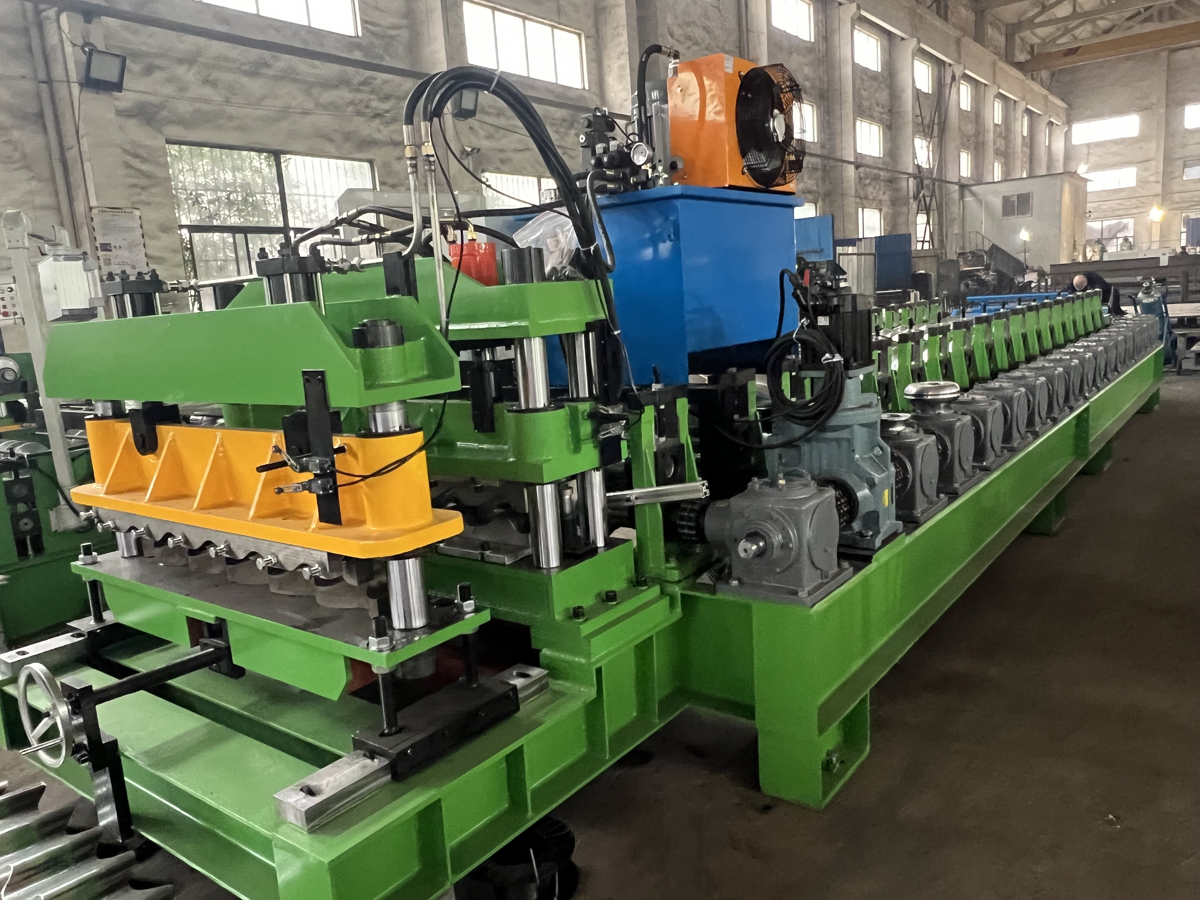 0.4-0.7mm Galvanized Steel Glazed Tile Roll Forming Machine With Gearbox Driven