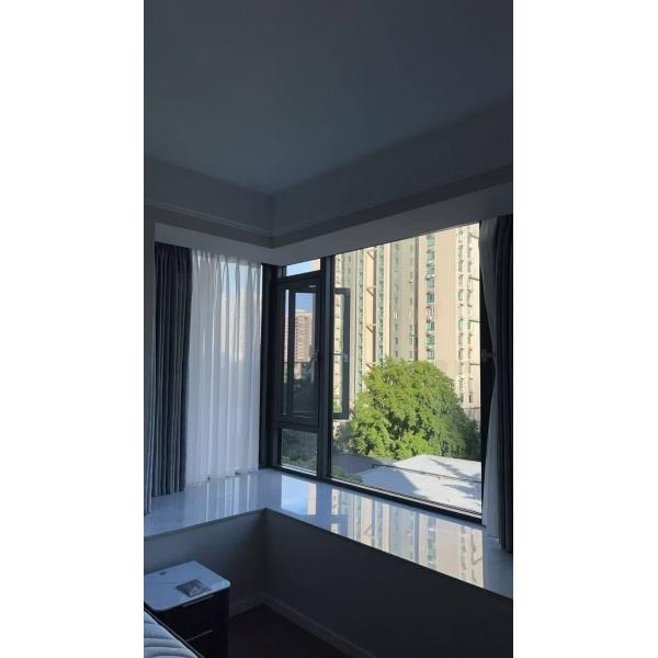 Night-Optimized Folding Window Design Enhancing Lunar Illumination with Low-Reflection Glass Surfaces