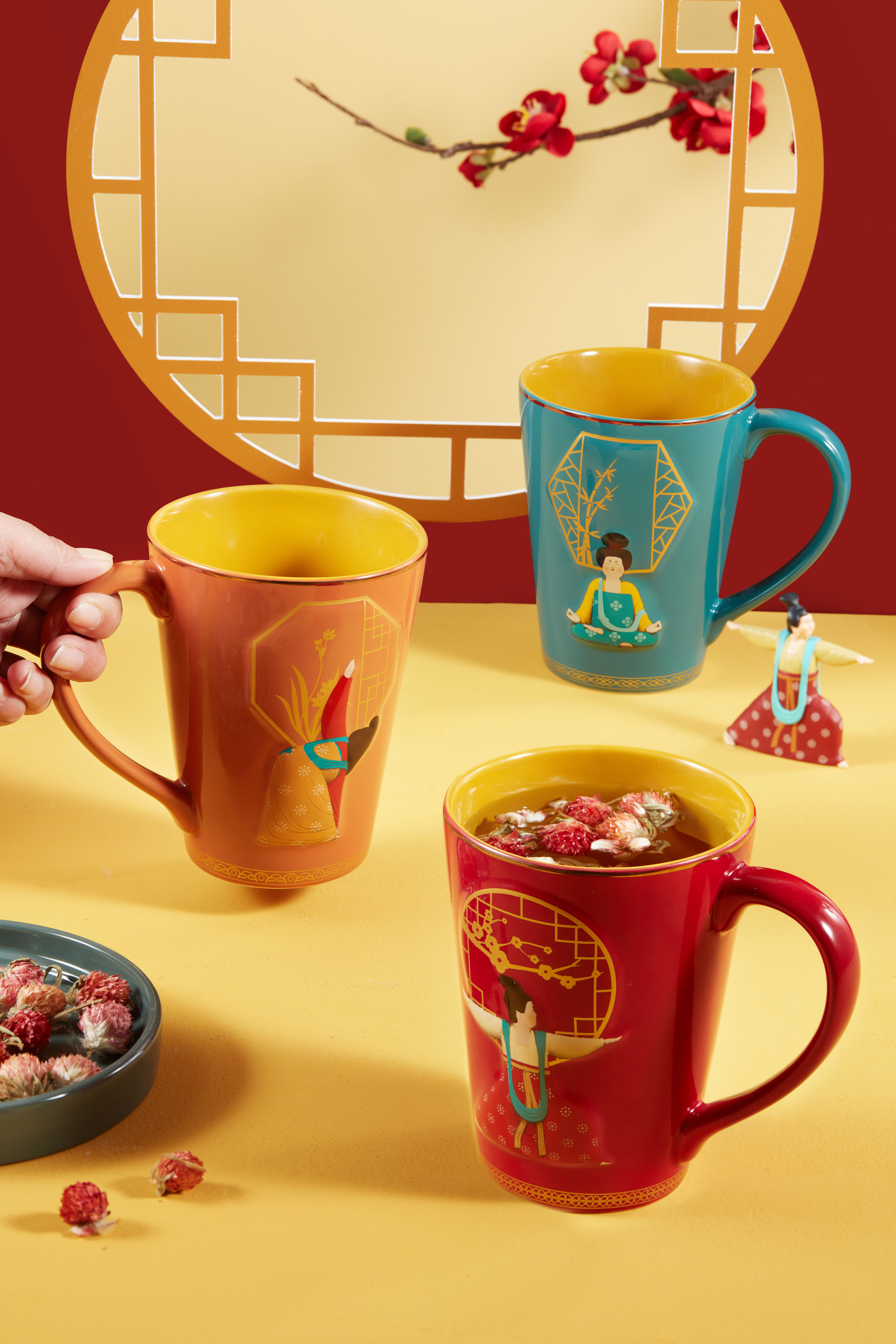 Large capacity ceramic embossed coffee and tea mug print 3d yoga lady Chinese style vintage mug
