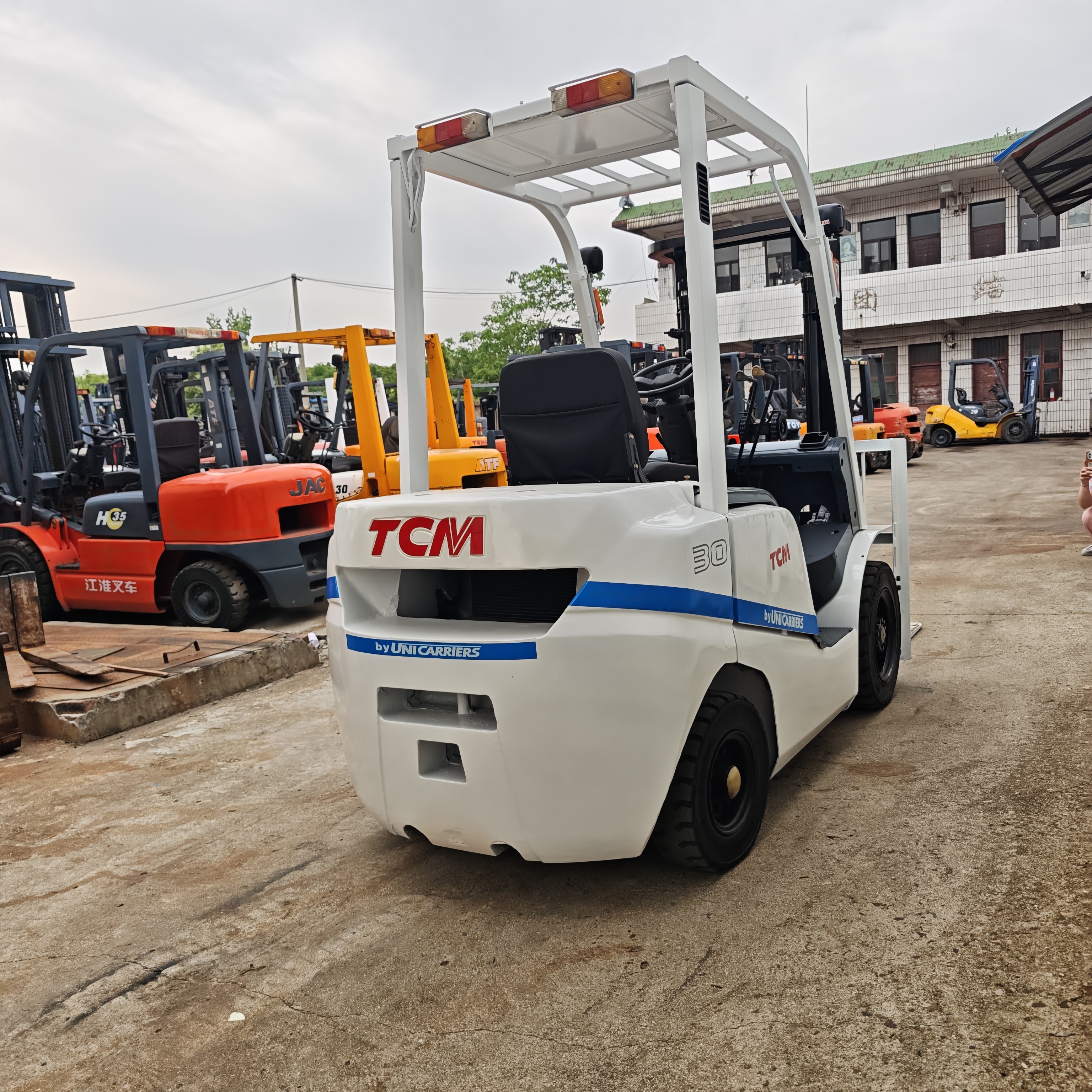 Used HELI 3.5-ton electric forklift front view