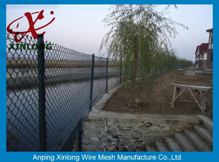 Heave-duty Wire Mesh Fence , Hot Dipped Galvanized Chain Link Fence