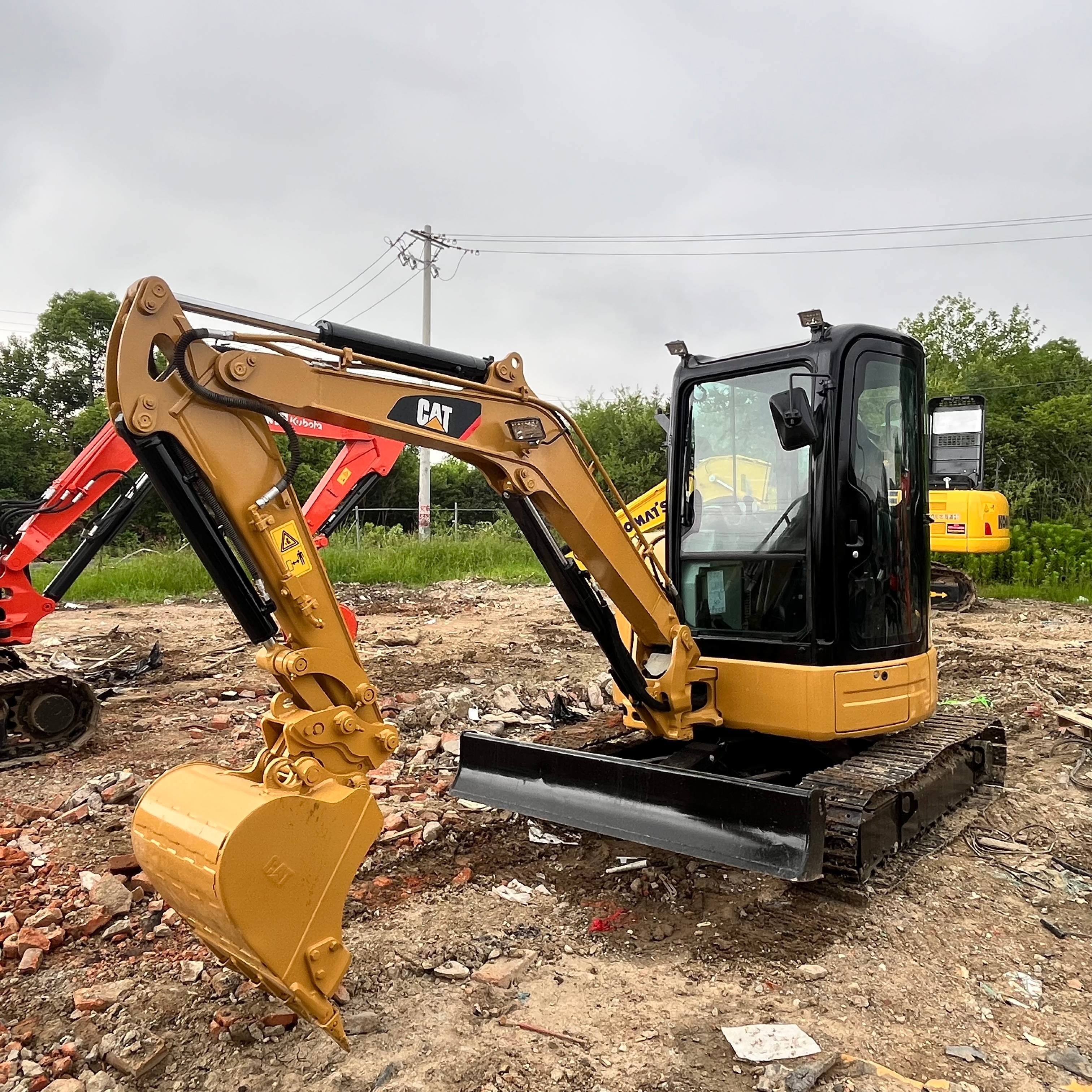 Mini Caterpillar 303.5 Used CAT 23.6KW Excavators Engineering Track Diggers 5 Ton