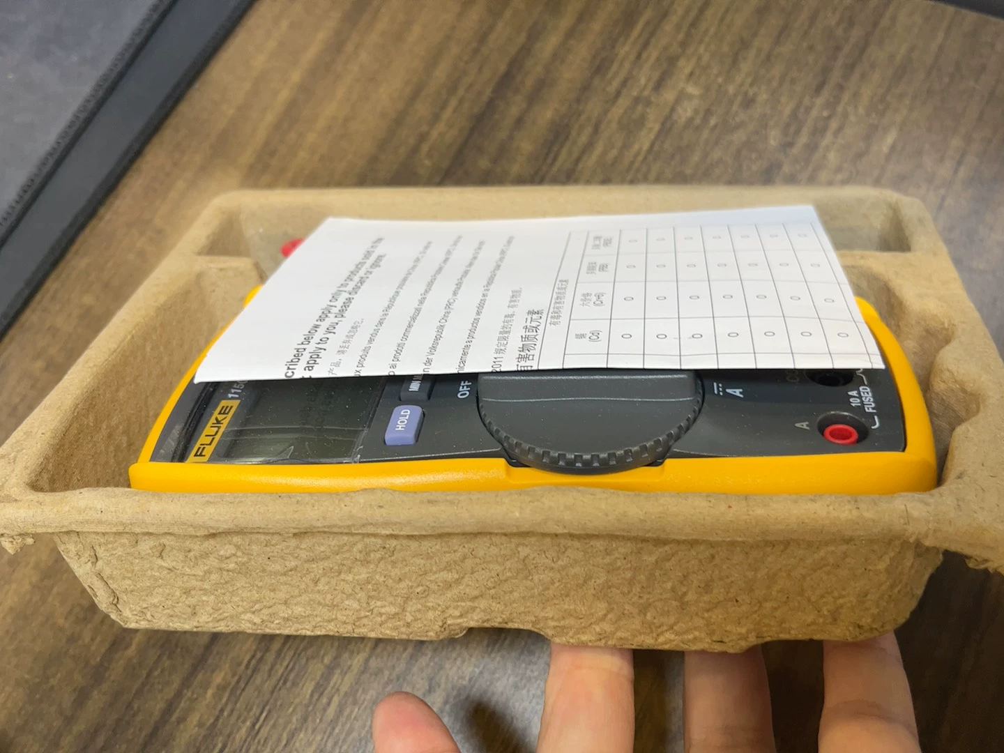 Fluke 115/115C True-RMS Digital Multimeter 600V 10A 6000 Count Backlit LCD CAT III 600V 9V Battery.