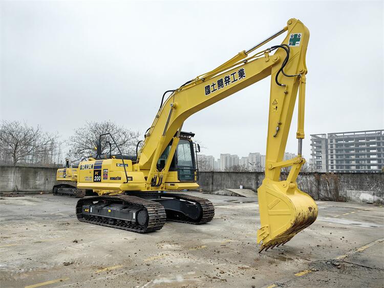 Less Hour and Affordable Japan Made Used Komatsu PC200-8 Excavator 103KW Year 2022