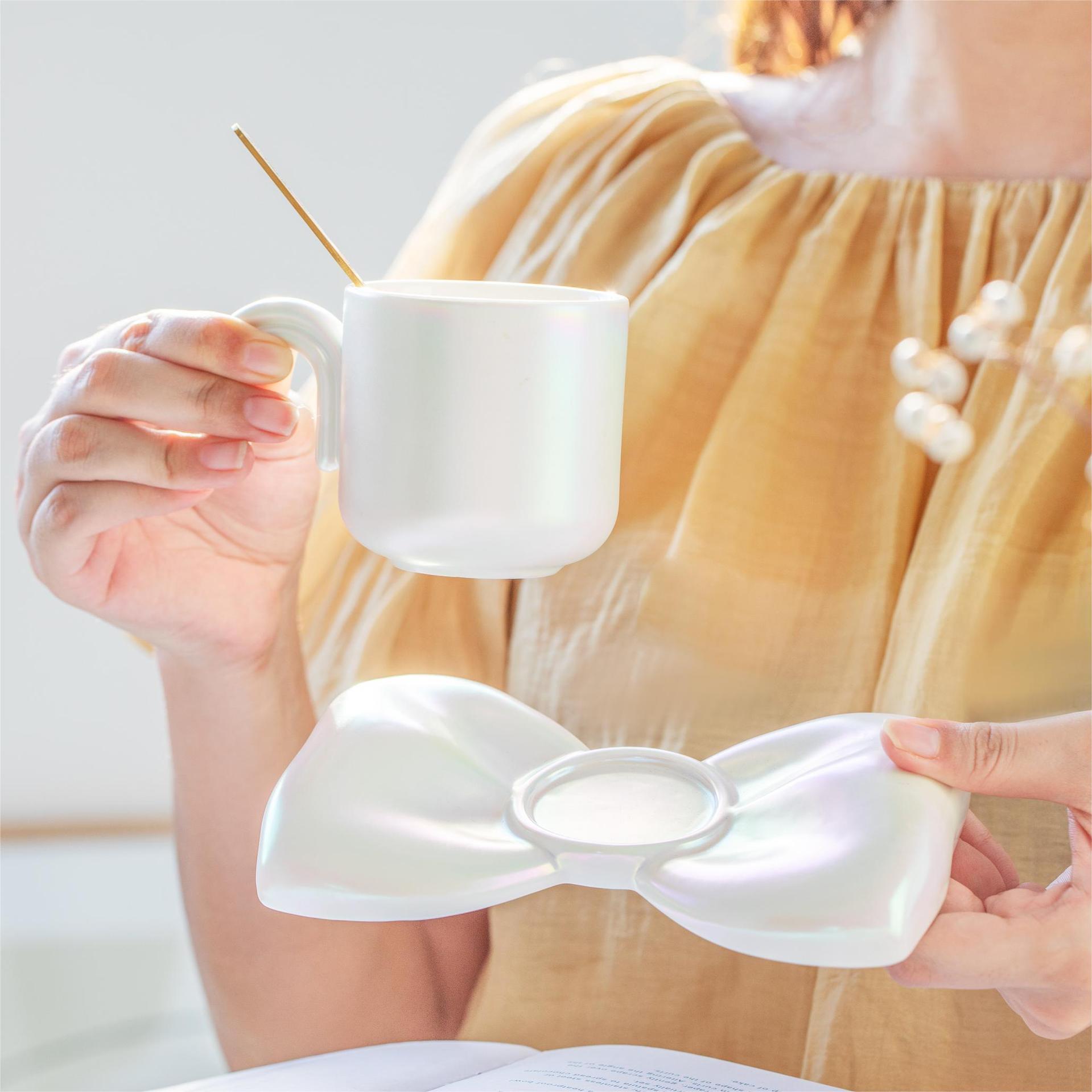 Iridescent Ceramic Mug with Bow-Shaped Charm – Elevate Your Daily Rituals with Delicate Elegance