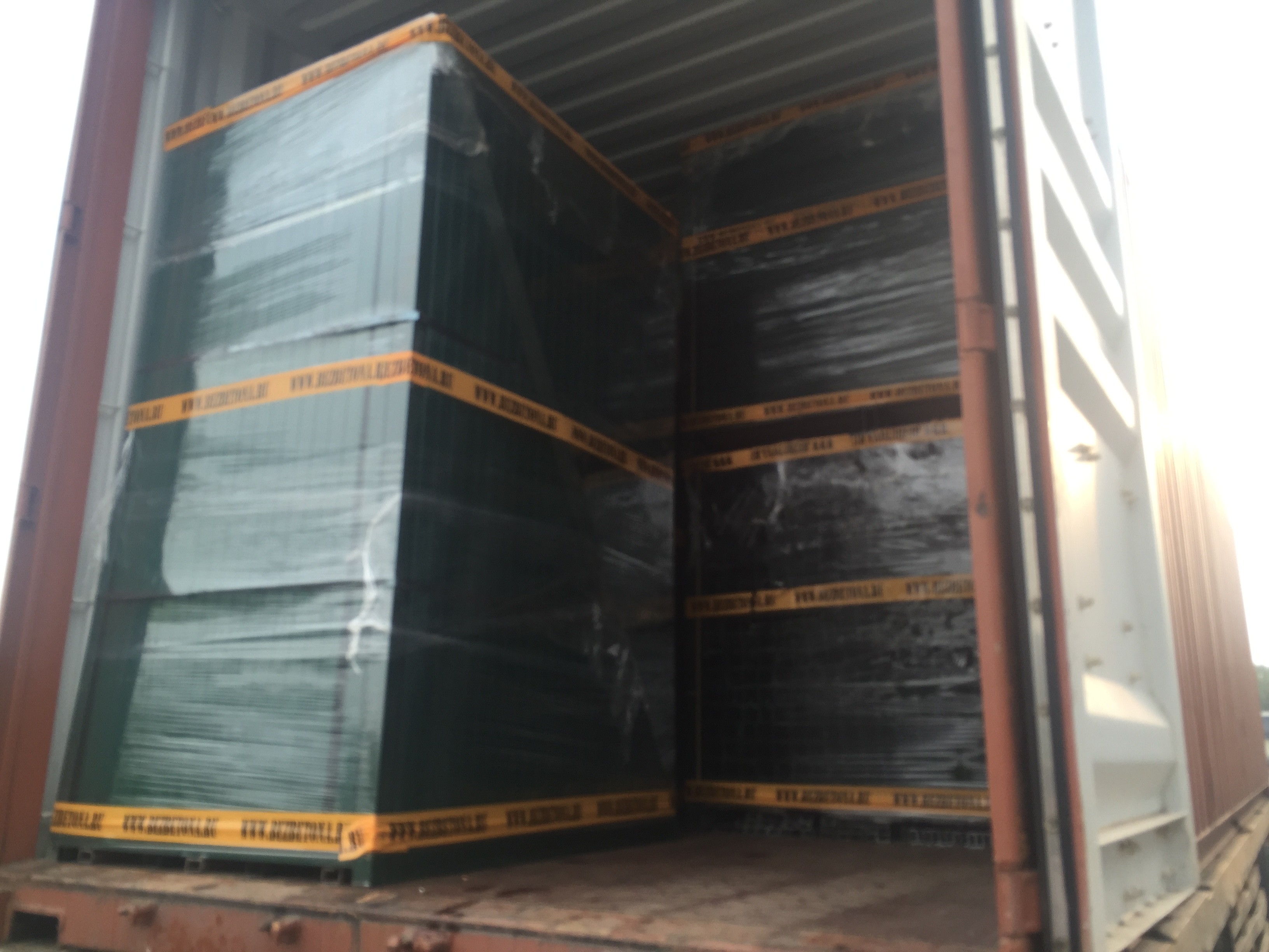 PVC Powder Coated Galvanized Metal Welded Wire Mesh Fence