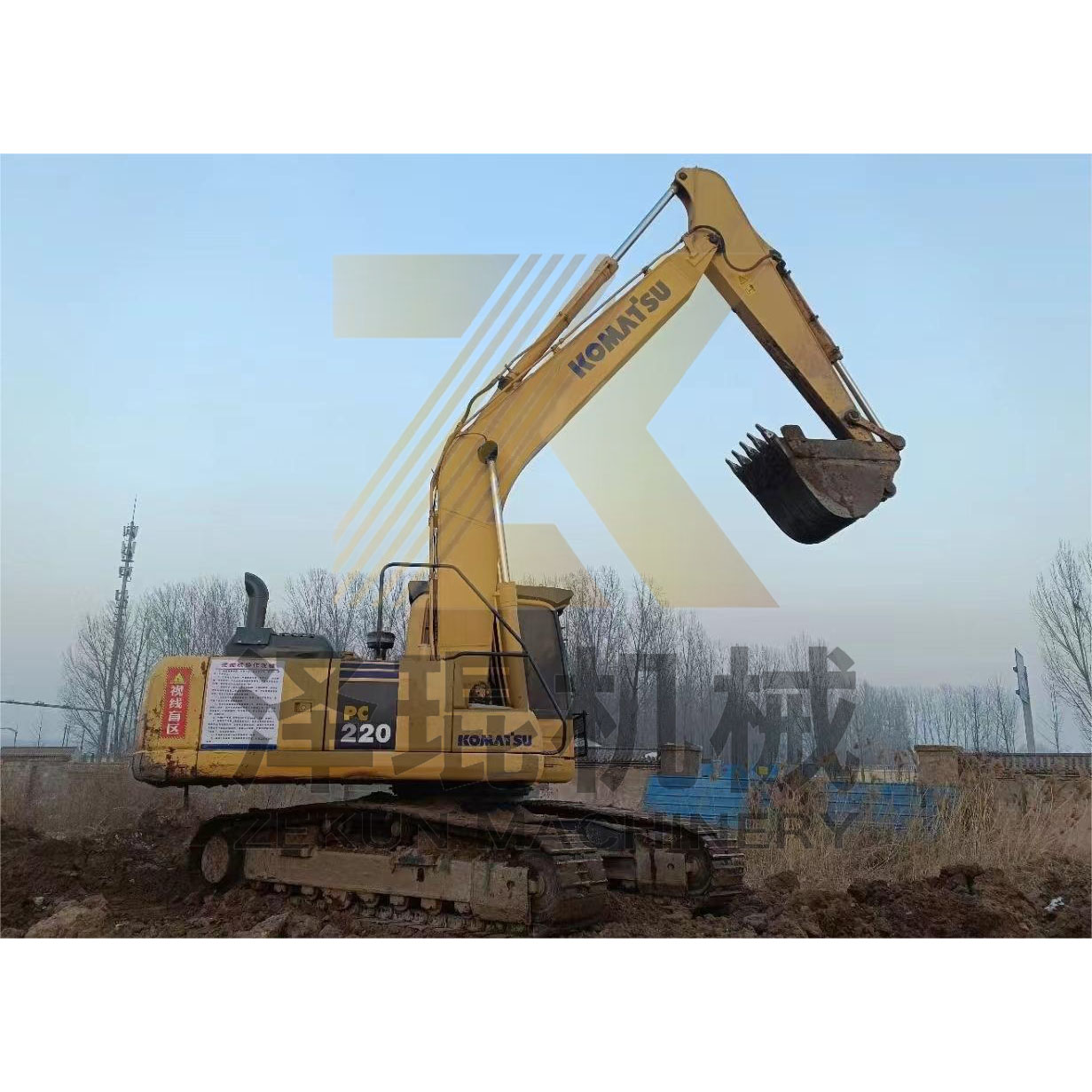Used KOMATSU PC220-8M0 Crawler Excavator with 1.45 m3 Bucket Capacity