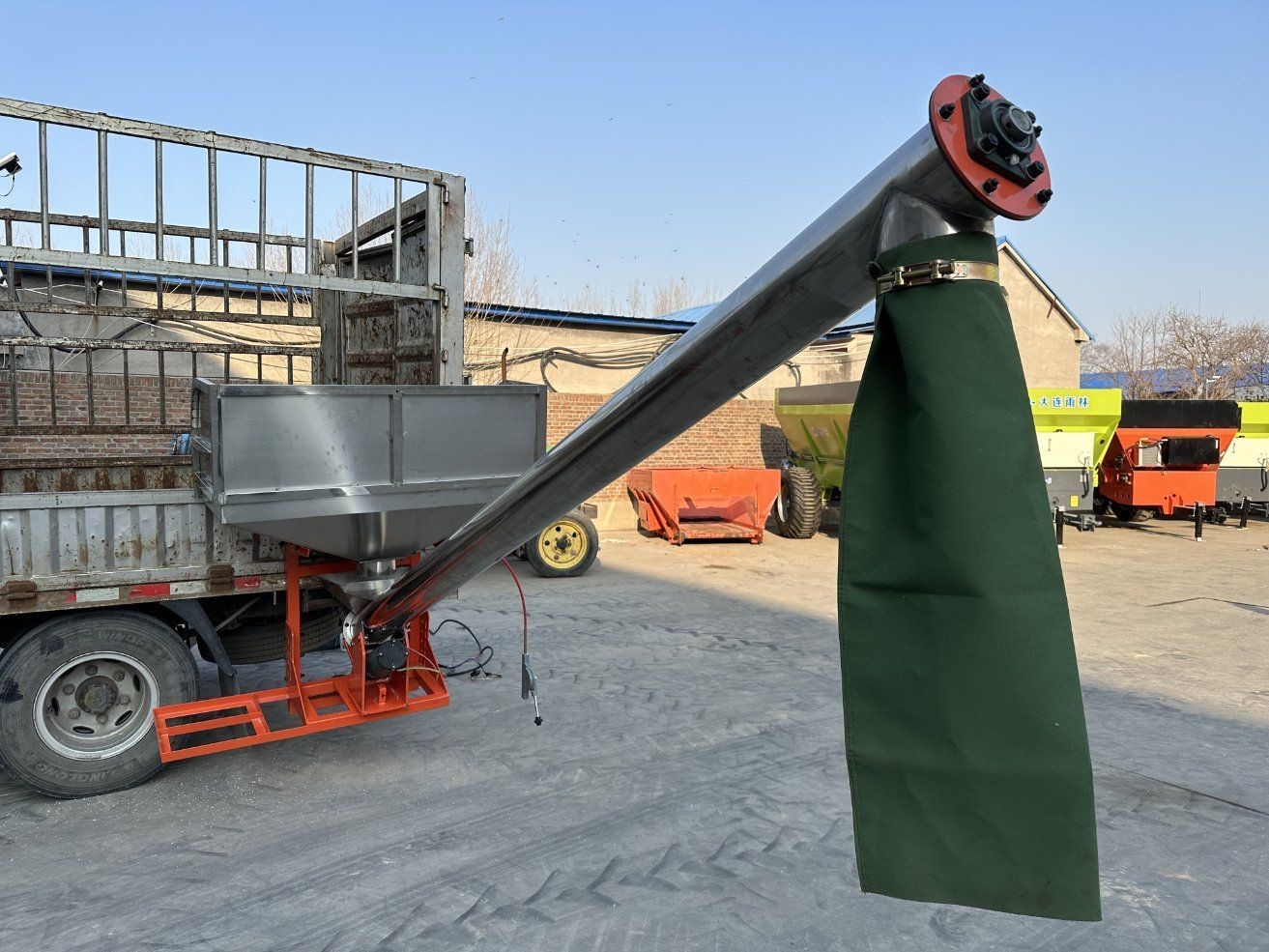 Suspended Electric Small Fertilizer Feeder 750W for Transporting Fertilizer