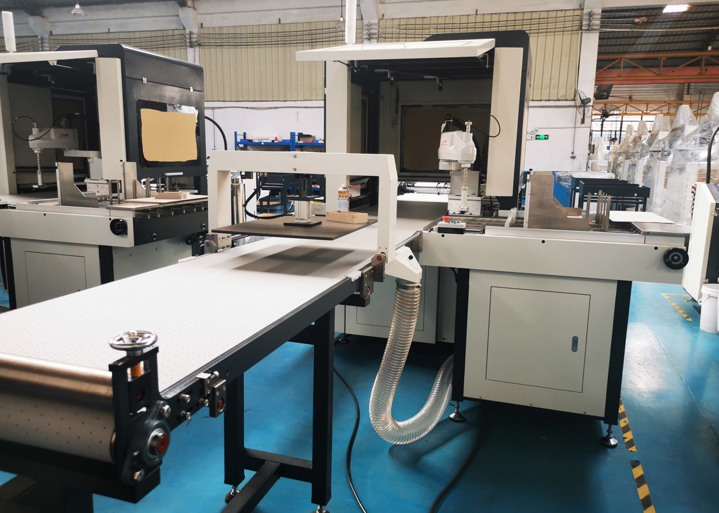 Quality Rigid Box Book Cover Gluing Machine Positioning Machine 40pcs/min For Packaging for sale