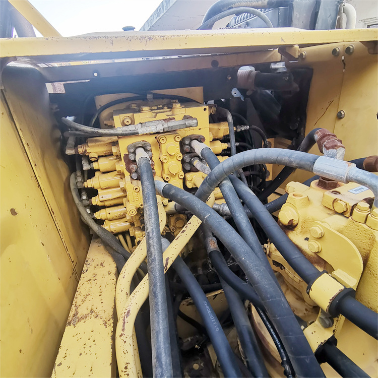 30 Ton Crawler Used Komatsu Excavator PC300-7 in Shanghai with 30000 KG Machine Weight