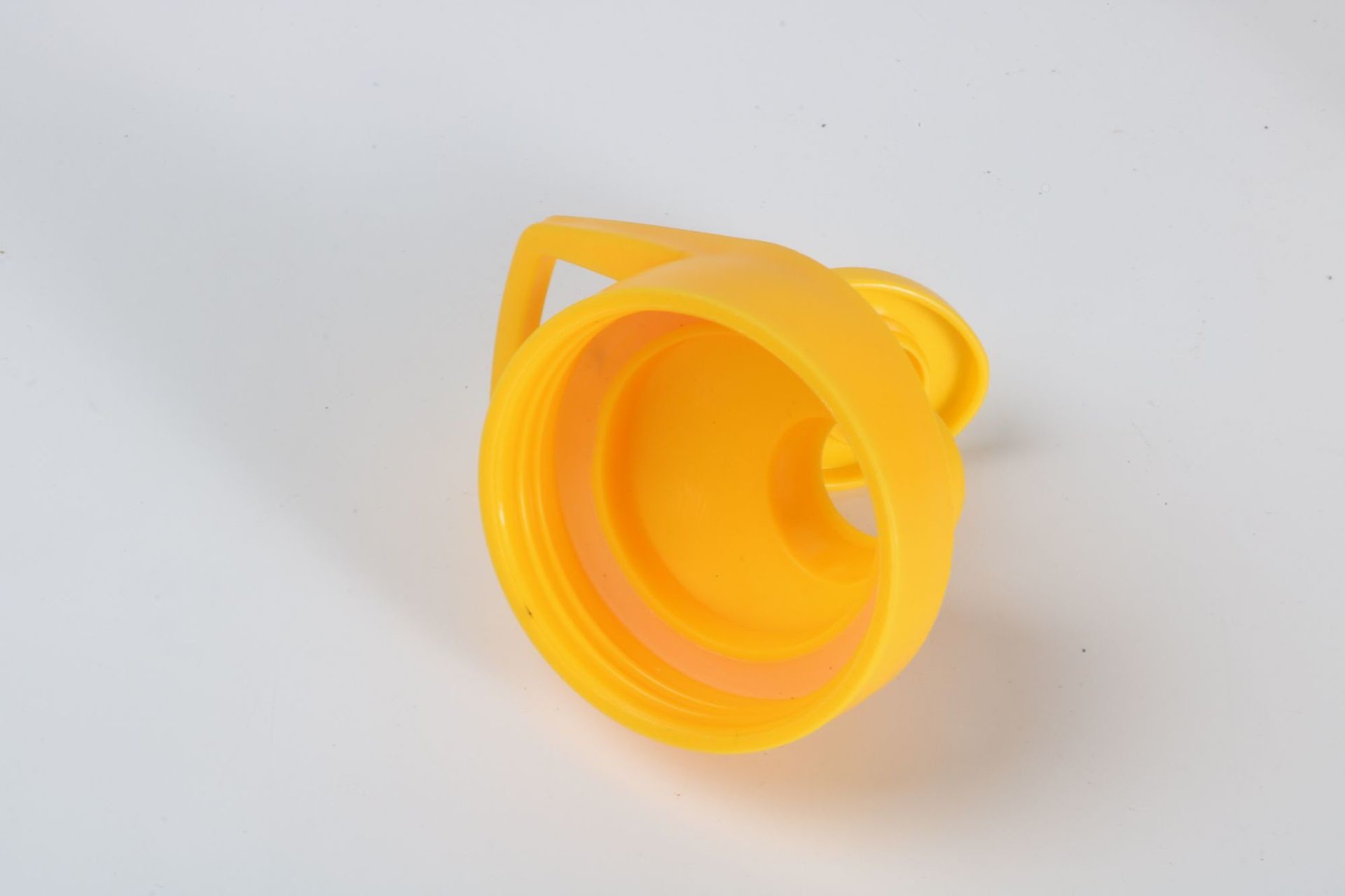 Plastic Cup Outdoor Sports Water Bottle Lemon Gadget Fruit Cup Juice Cup GRS Certified Multi-functional