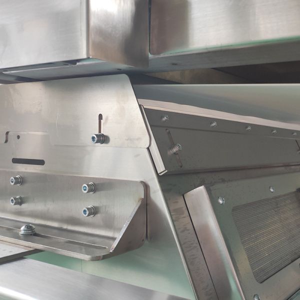 Intelligent weighing green and red pepper sorting machine with touch screen display