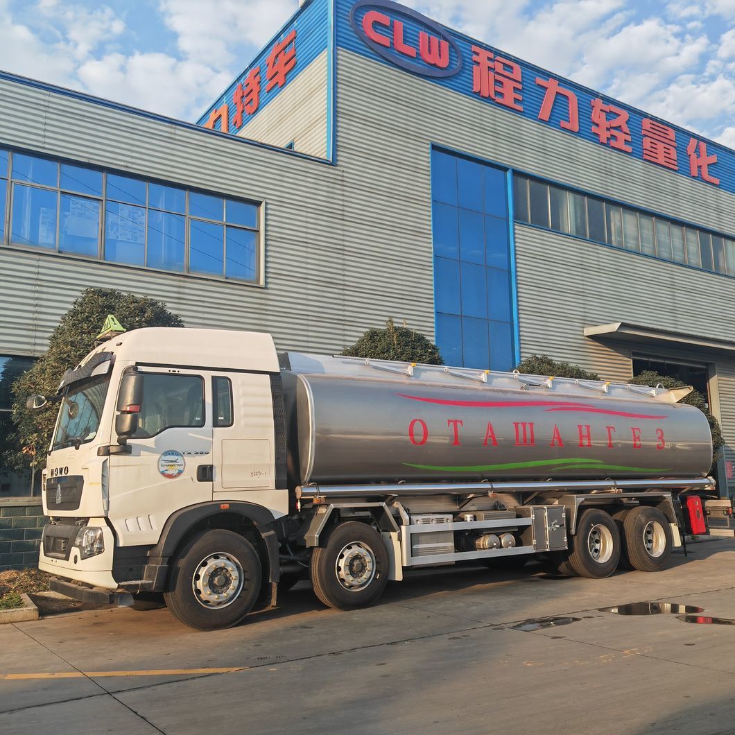 China Sinotruk HOWO 12 Wheel 20000L Aluminum Alloy Fuel Tanker Transport Truck