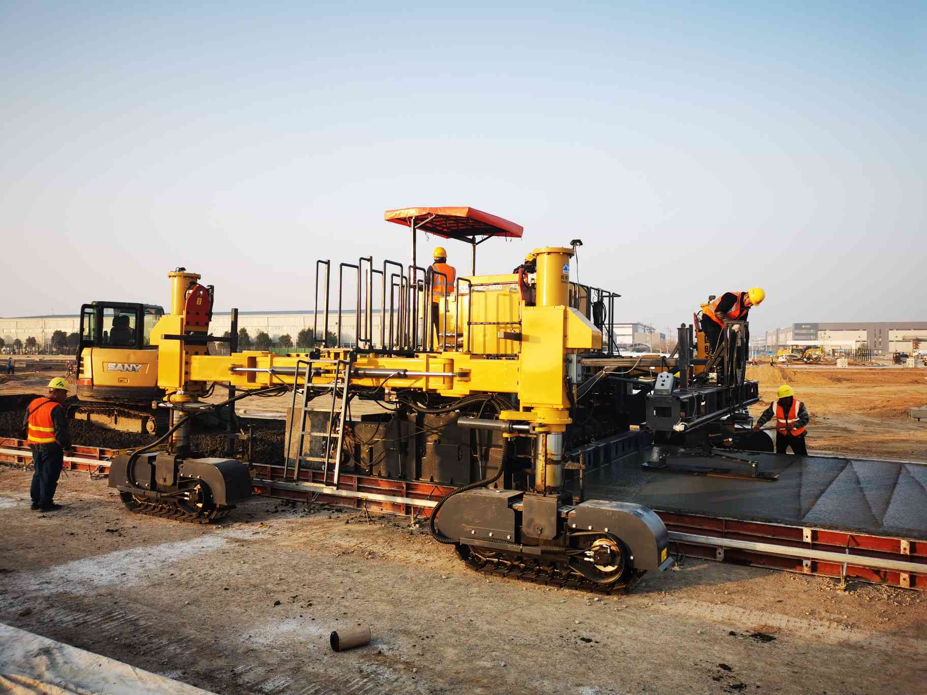SMC-6600 Slipform Paver 3500-6000mm Paving Width High Power Engine