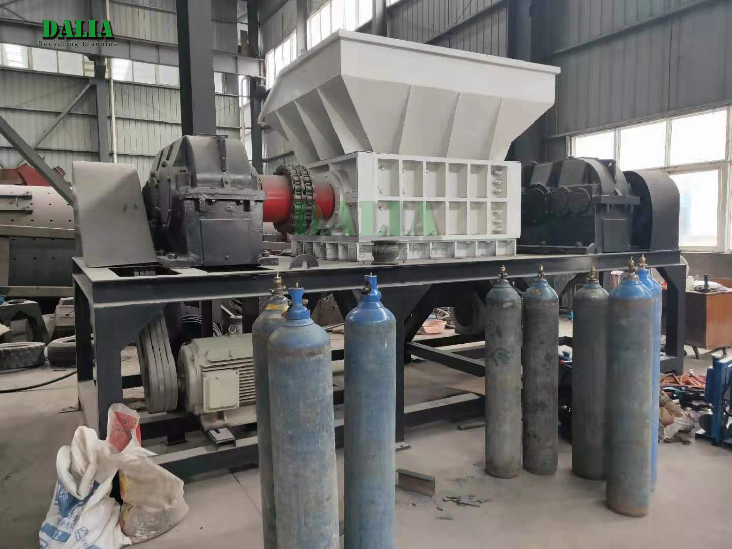 Quality Scrap Metal Single Shaft Shredder Machine Automatic Feeding PLC Control for sale
