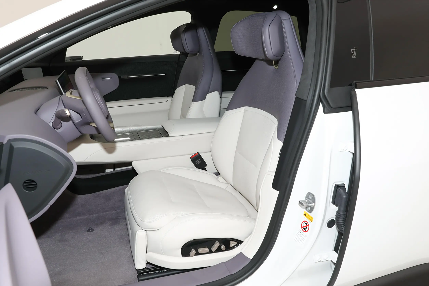 Changan Avatr 12 Energy Vehicles Dual Motor Electric Gearbox 5 Seater EV Sedan Long Range 2024 Edition
