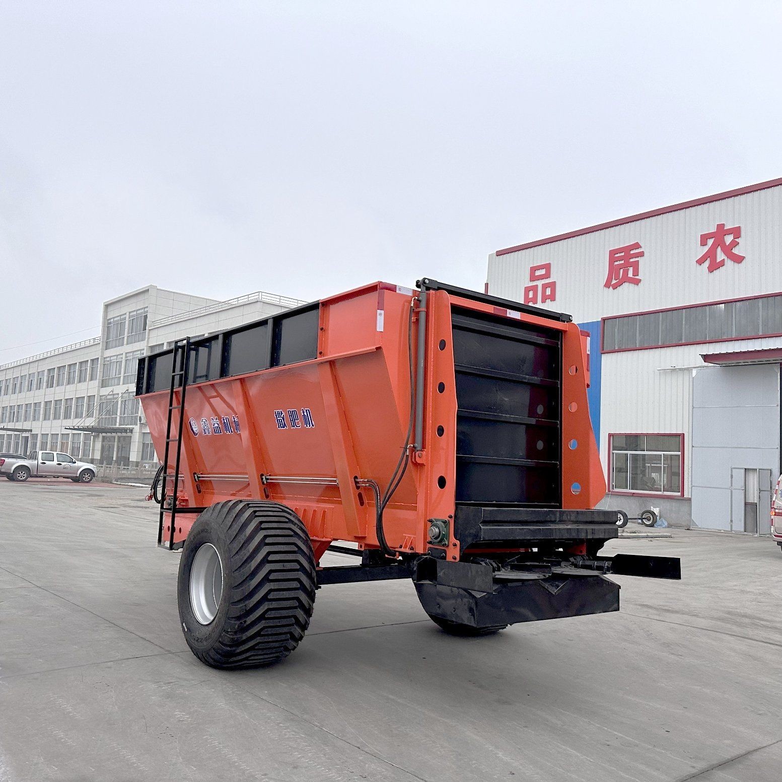 Organic Fertilizer Spreading Trailed Manure Spreader Highly Efficient Reliable