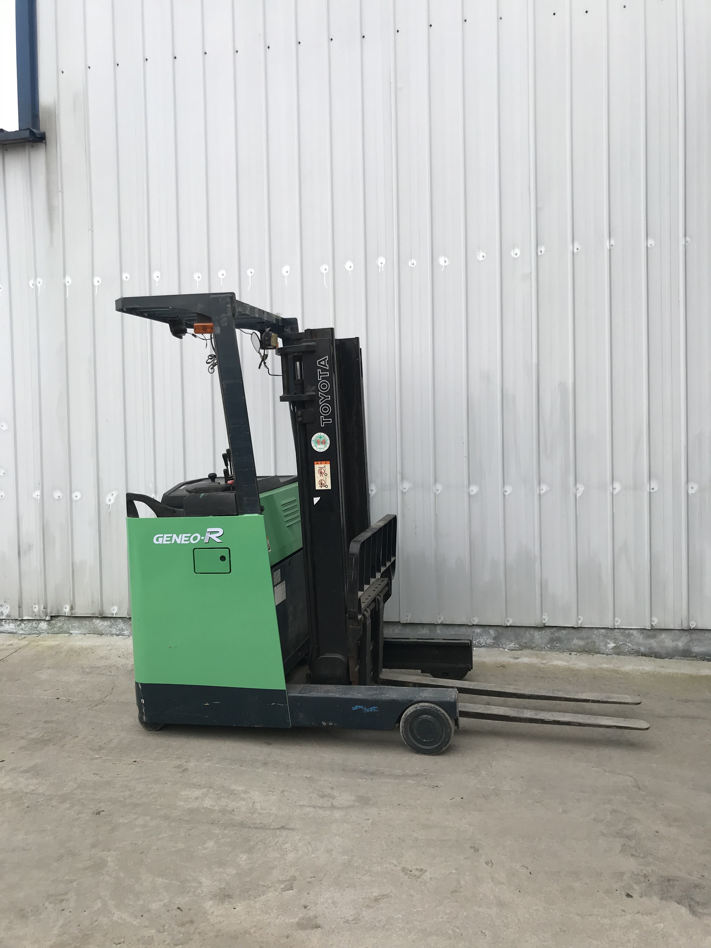 Japan Made Toyota 1.5ton Electric Reach Truck Used Stand-On Three-Stage Mast Battery-Powered 1.5ton 6m Electric Forklift