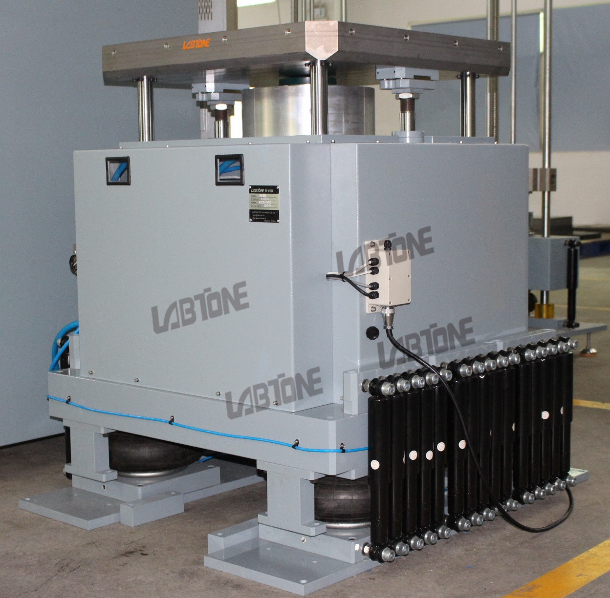 Professional 15KW Bump Test Machine With Half Sine Wave 500*700 Mm Table Size