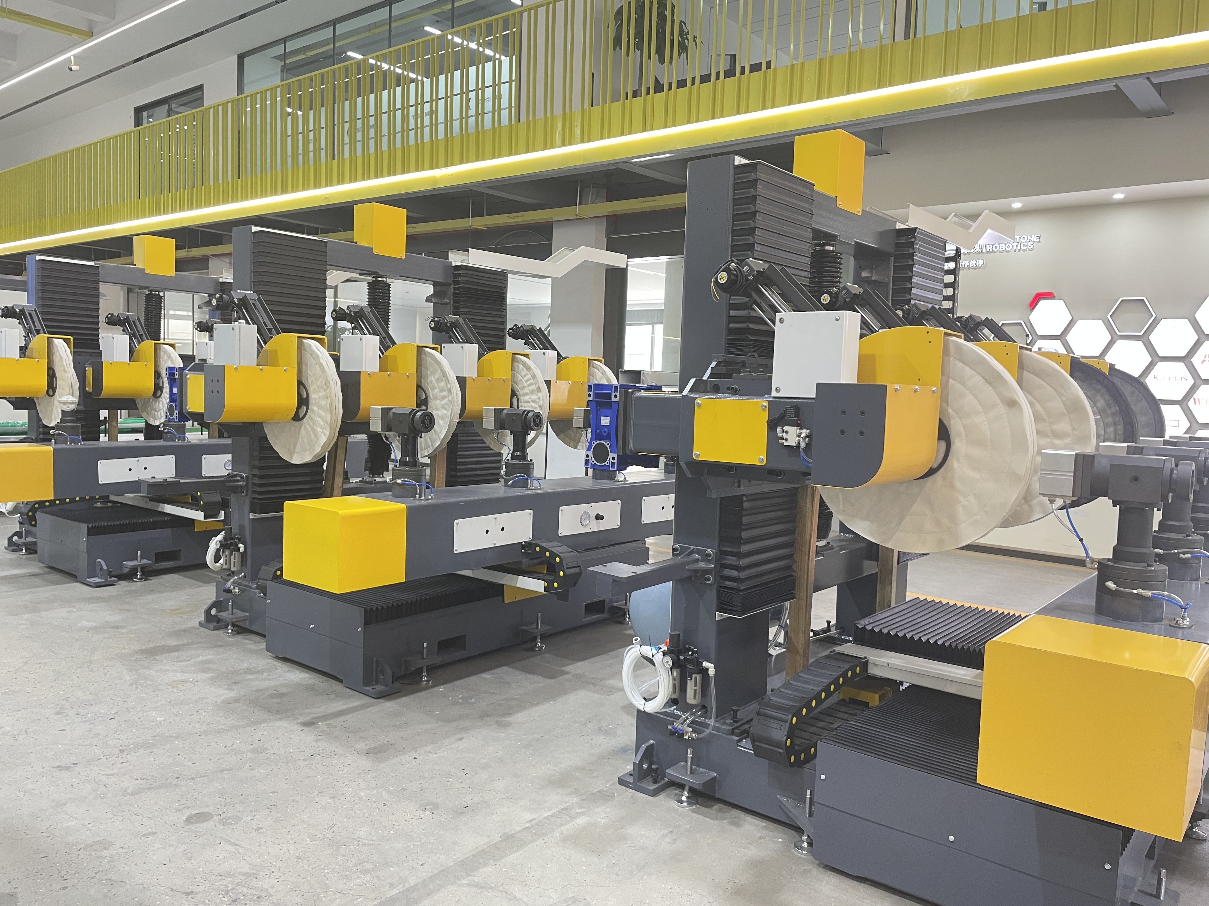 Automated Labor Saving CNC Grinding Machine For Auto Components Manufacturing