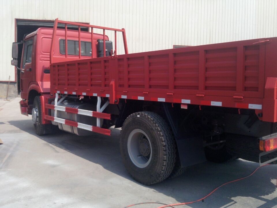 Sinotruk 3-5 Tons HOWO Light Duty Commercial Trucks 6 Tires Van Cargo Truck 3-6ton load capacity
