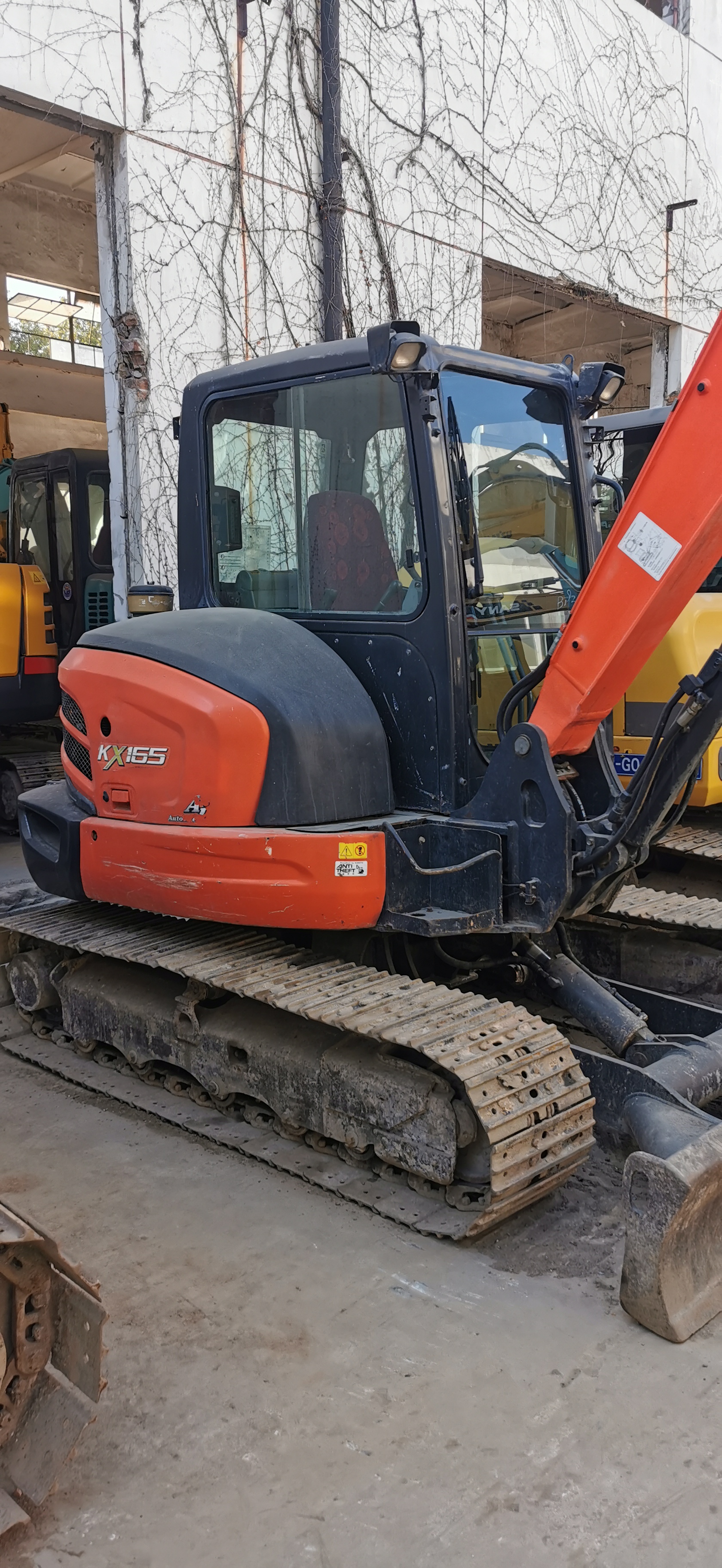 6TON Operating Weight Kubota KX165-1 Mini Excavator with 0.24 Bucket Capacity and One