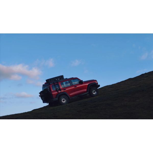 116L Low Profile Hard Plastic Rotomolding Tool Box Storage Case with Roof Luggage Rack Customizable ODM Cargo Housing