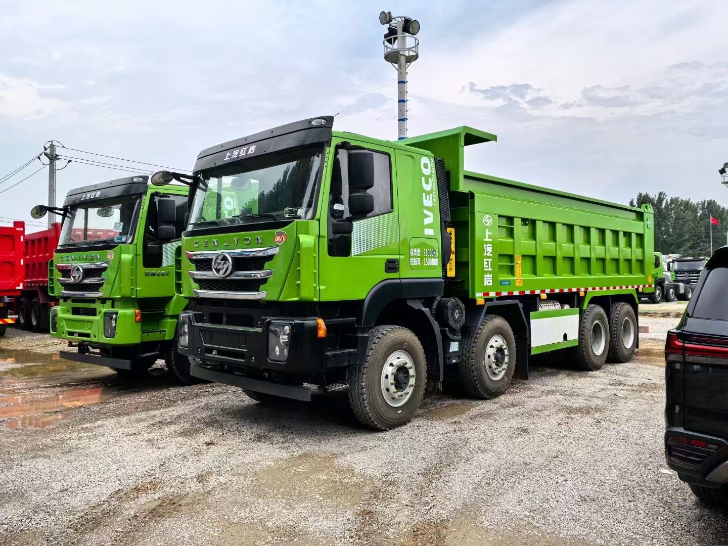 Used SAIC Hongyan 460hp dump truck 12 wheels Available