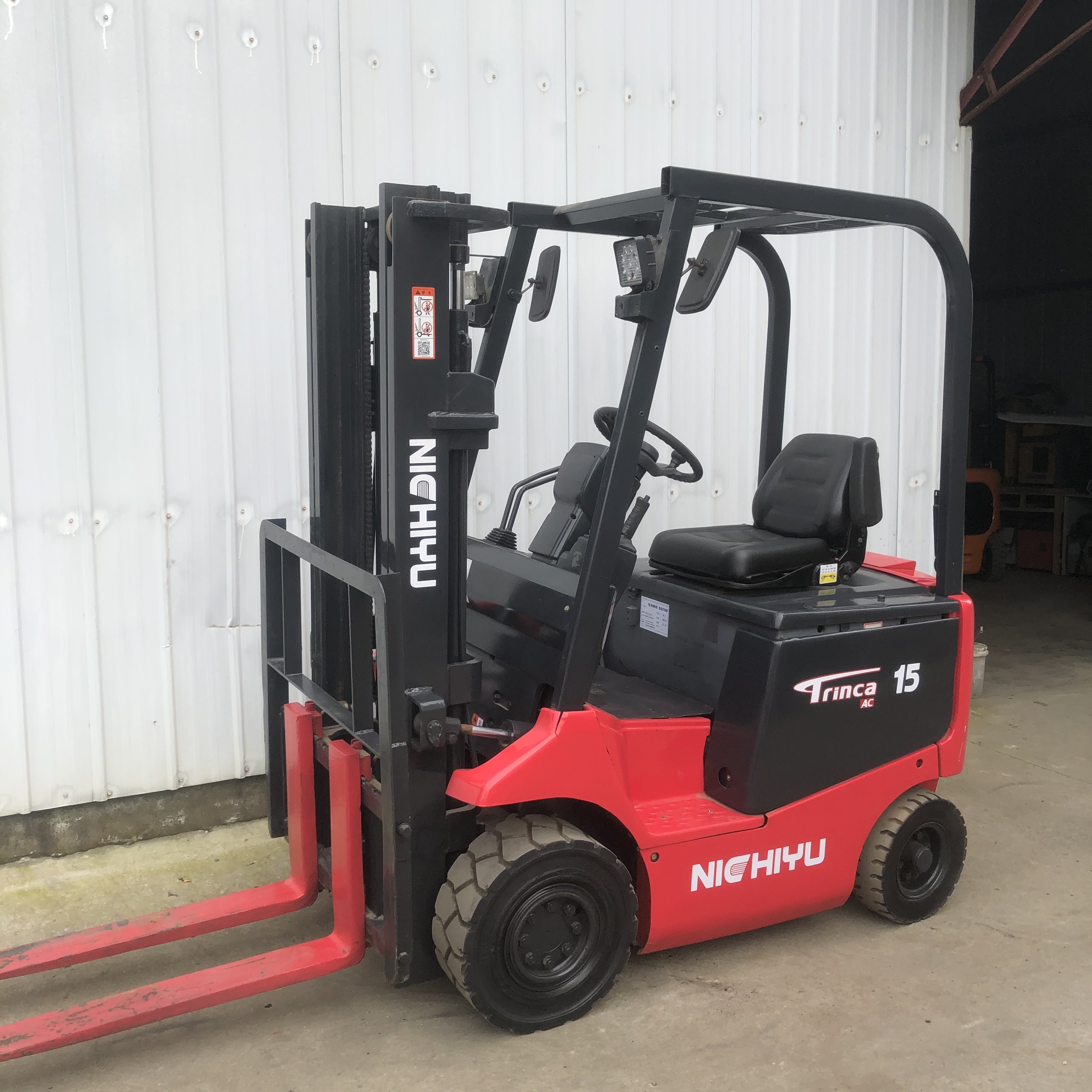Used Lifting Machine 1.5 Ton Nichiyu Electric Forklift With 2 Stage 2 Mast By NICHIYU