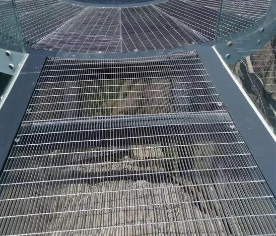 Heavy Duty Galvanized Steel Welded Serrated Anti-slip Trench Cover Floor Bar Grating