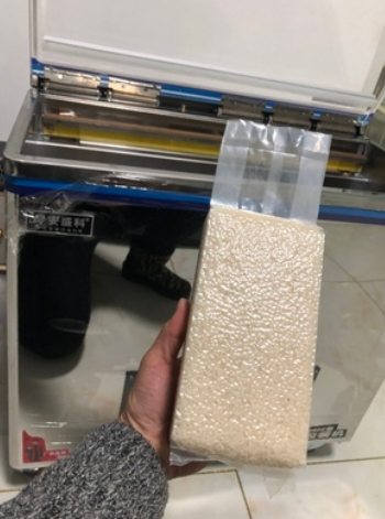 Cheap Automatic Rice Vacuum Brick Bag Skin Packaging Machine