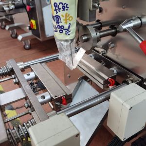 SS304 Screw Bagging Machine 100bags/min Vertical Small Sachets