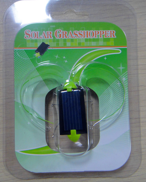 Educational Mini Solar Toys Plastic Locust Solar Powered Grasshopper Customized