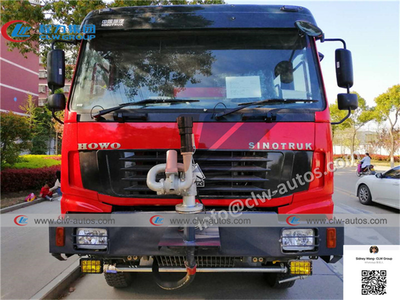 ​​​​​SINOTRUK HOWO 4x4 Offroad Fire Engine Truck With 4000 - 6000L Water Foam Tank