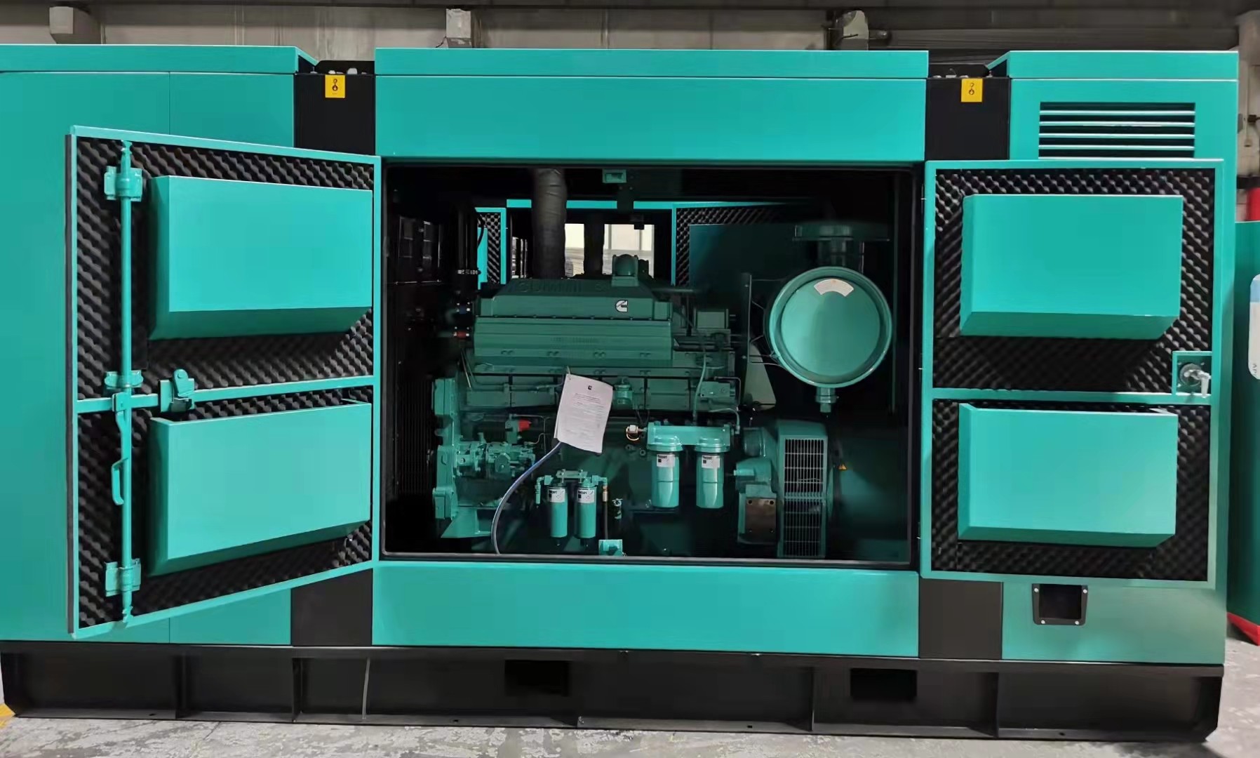 Trailer Cummins Electric Generator KTA19 G4 400kw Prime Power Diesel Generator