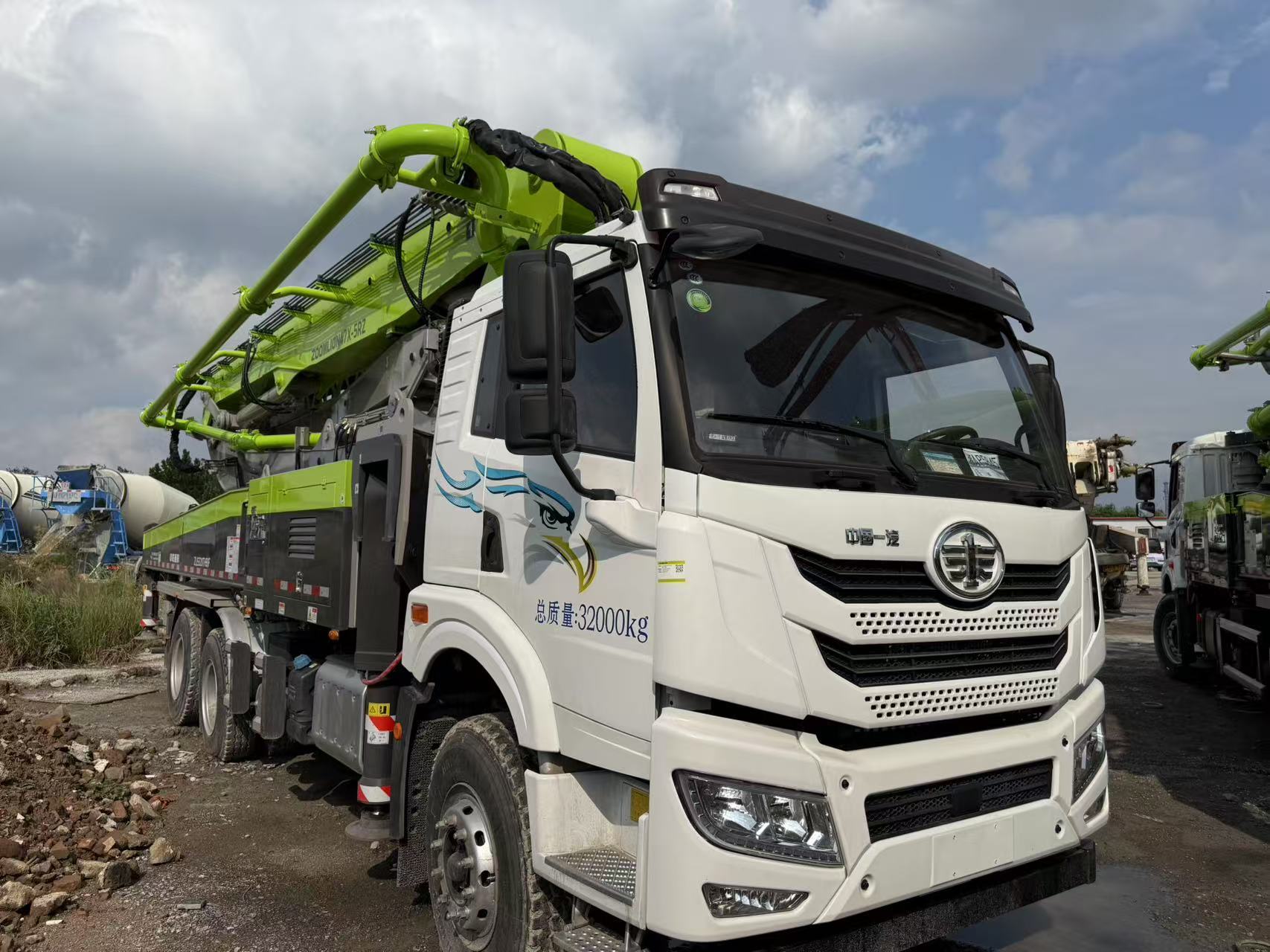 2025 3 Axles Concrete Boom Pump Truck Zoomlion 47m Equipped with FAW Chassis