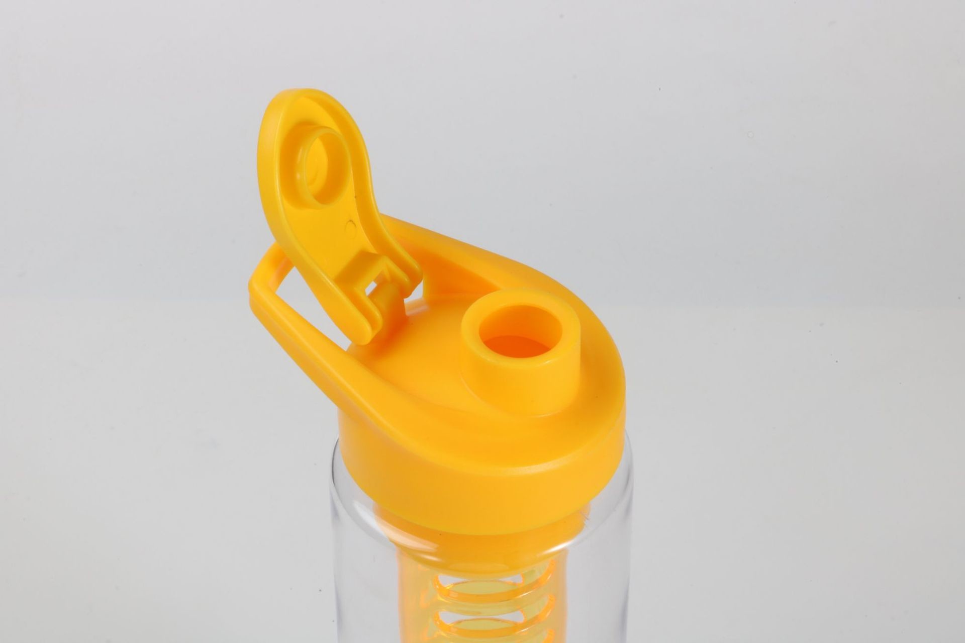Plastic Cup Outdoor Sports Water Bottle Lemon Gadget Fruit Cup Juice Cup GRS Certified Multi-functional