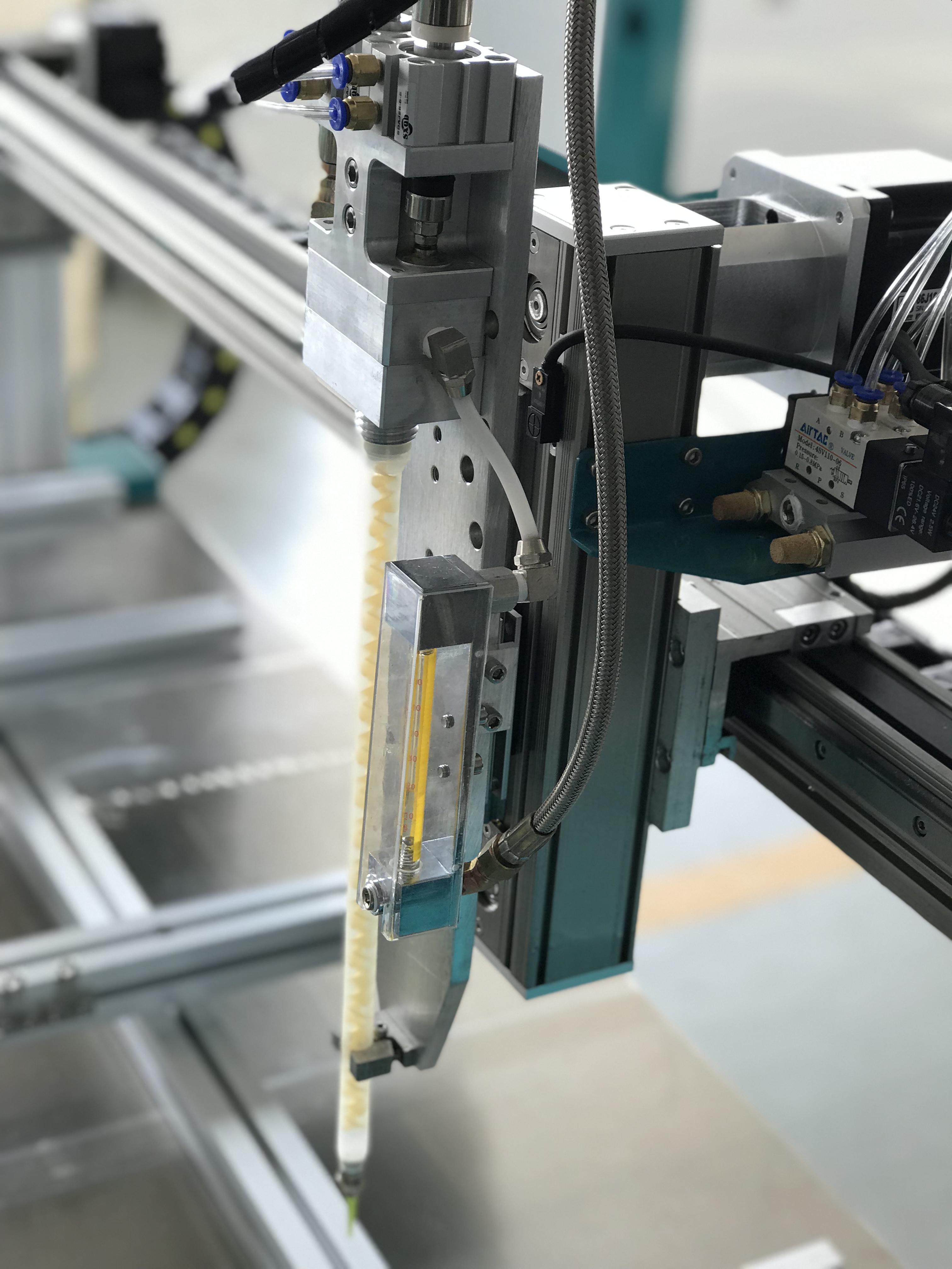 2K glue potting machine used for electric touthbrush charger