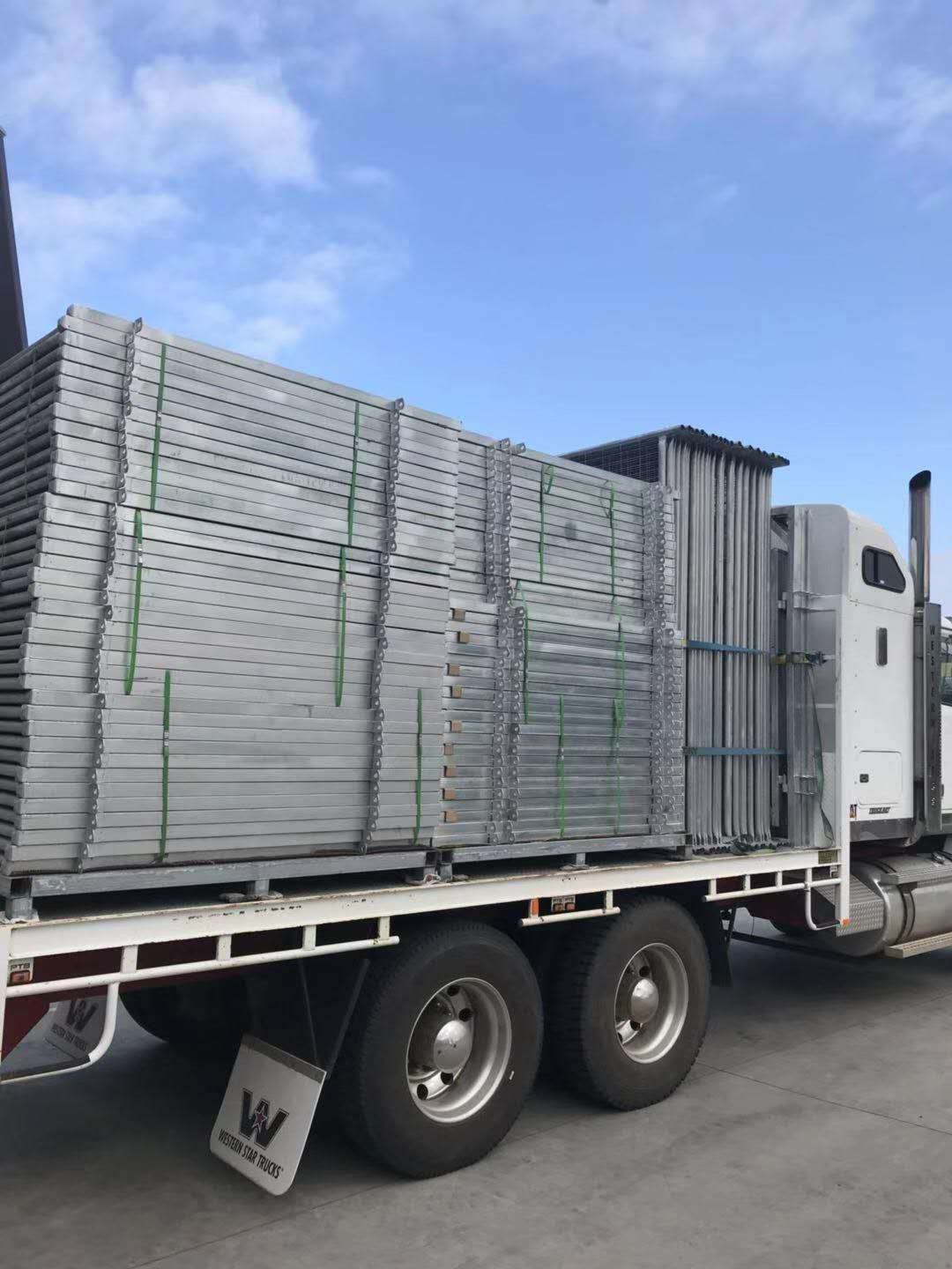 1.8M x 2.1M Heavy Duty Portable Livestock fence panels 5 Oval Bars 2.5mm