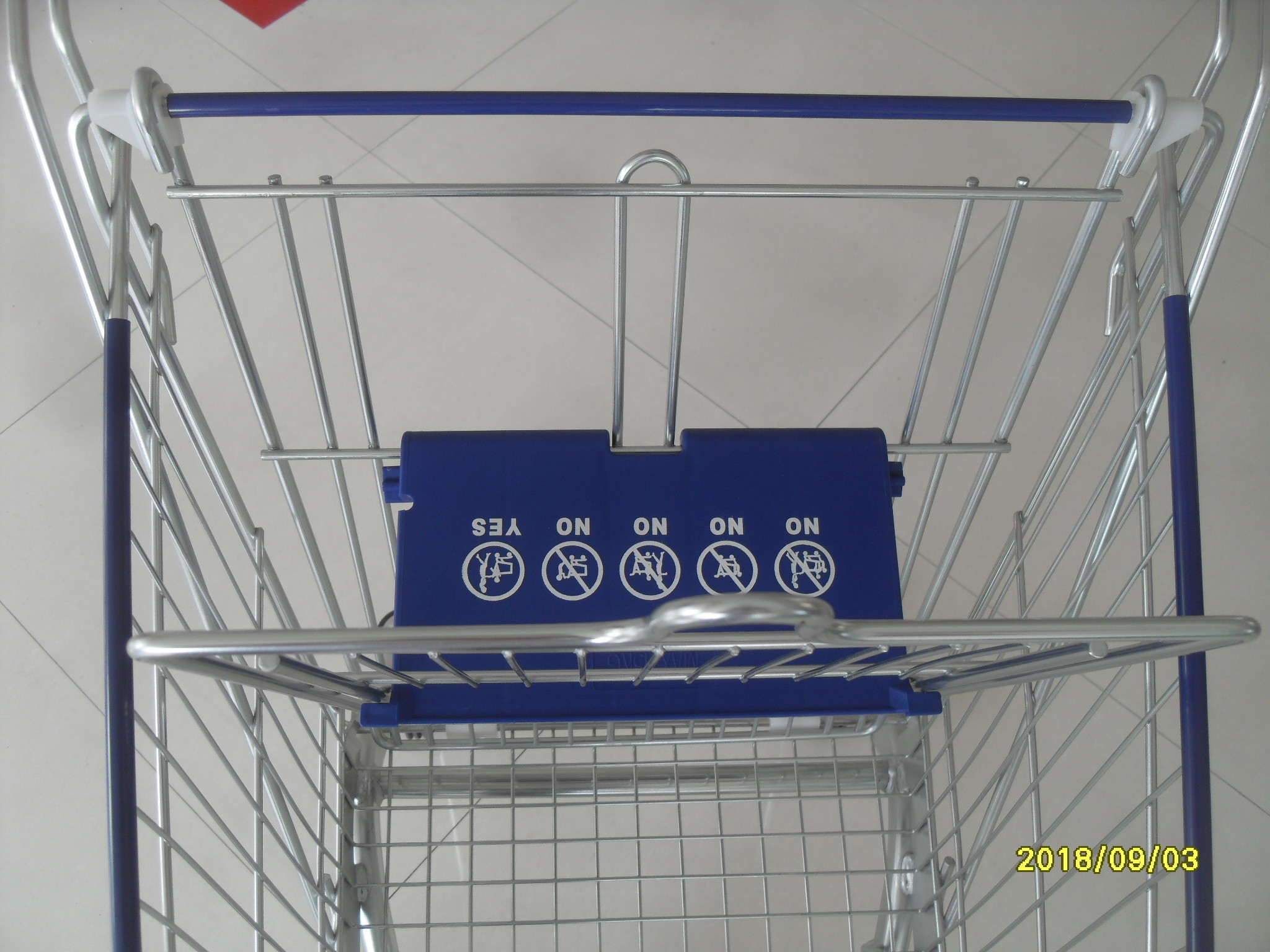 80 L Steel Supermarket Shopping Carts With Blue Plastic Parts And Safety Babyseat
