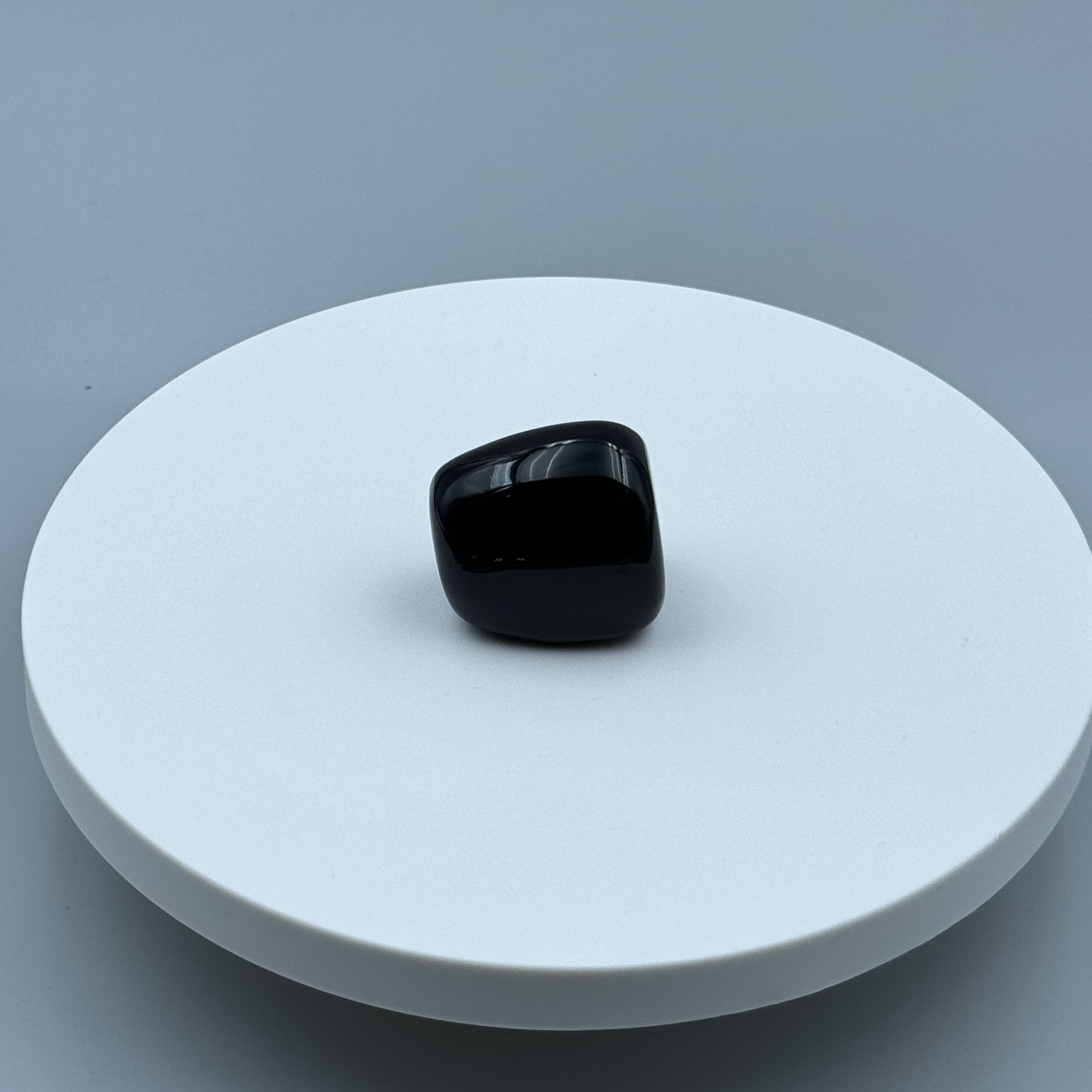 Custom Eco-friendly Zamak Perfume Caps in Various Styles for Sustainable Packaging