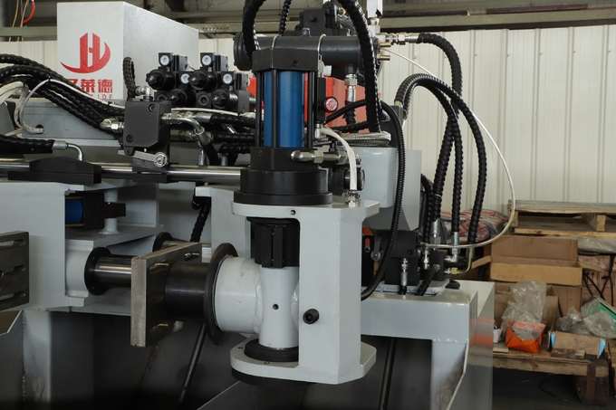 Multi Cavity PLC Controlled Gravity Die Casting Machine For Ferrous Alloy 1