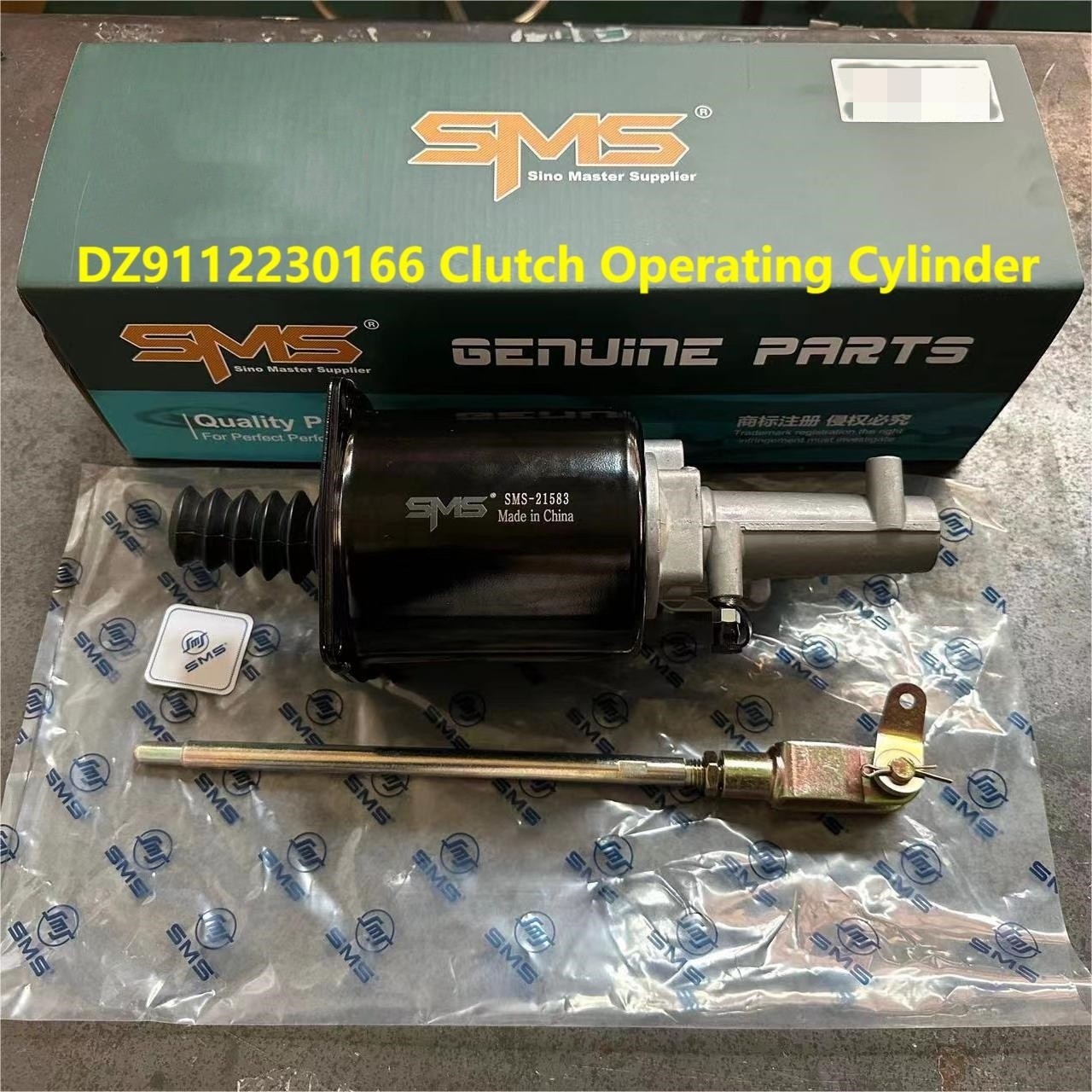 Clutch Operating Cylinder With Valve Shacman Truck Parts DZ9112230166