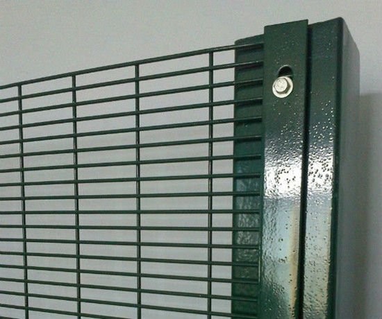 358 Prison Mesh Panel Systems 5.2m Height Anti Climb Security Fence