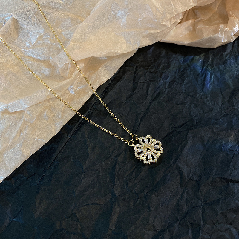 Hot Selling Clover Heart Necklaces Customize Women Gold Plated Stainless Steel Diamond Leaf Four Love Hearts Pendant Necklace