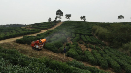 Herbicides Automatic Agricultural Pesticide Spraying Robot Fertilizers