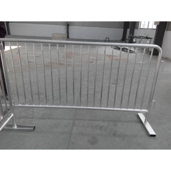 portable road barrier/road safety barrier/crowd control barriers