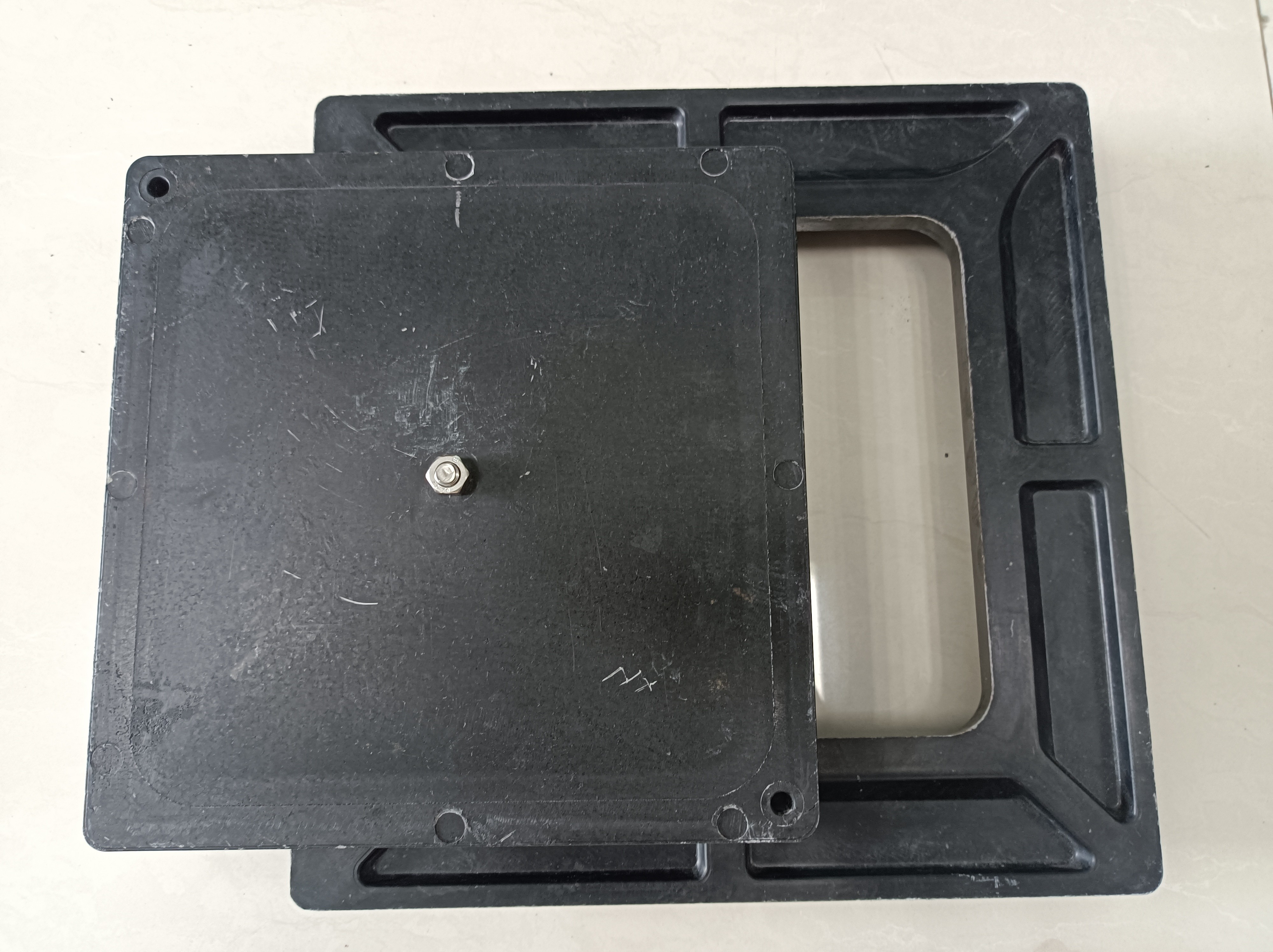EN124 Certified SMC Manhole Cover with Anti-Slip Surface -40°C to 150°C