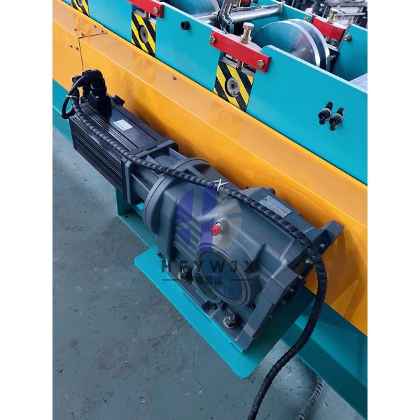 High Output Industrial Gutter Downspout Pipe Roll Forming Machine 16 Stations Hydraulic Pressure